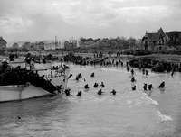 Juno Beach : débarquement des troupes à Bernières (50Ko)