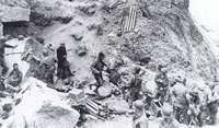 Rangers at the Pointe du Hoc ( 51Ko ) 